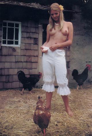 anne magle topless with chickens