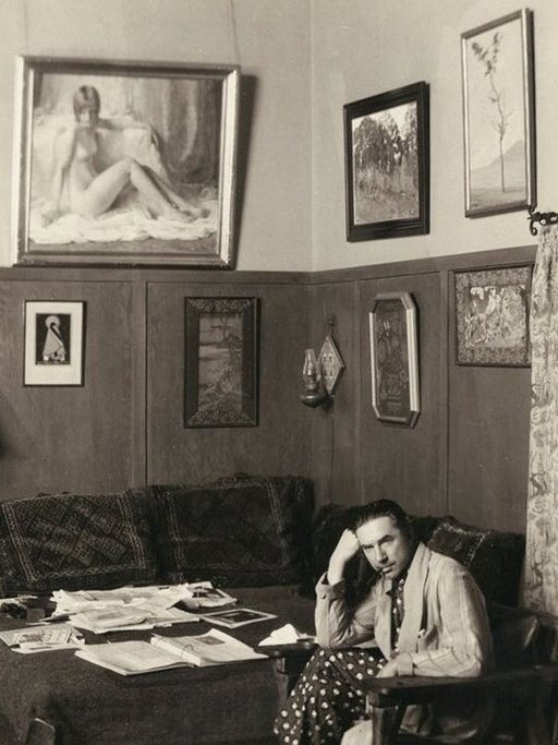 painting of nude clara bow on display in Bela Lugosi's study