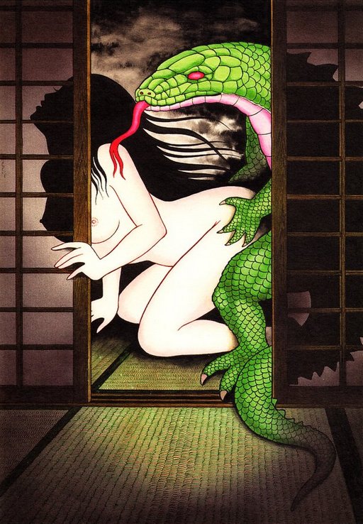 lizard sexing up a woman