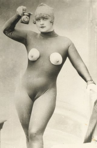 1930s boobless latex outfit