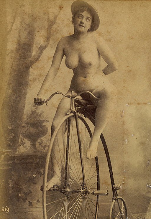 nude-on-bicycle