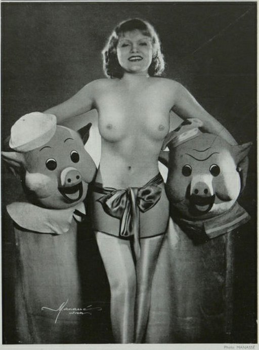 nude with two pig heads