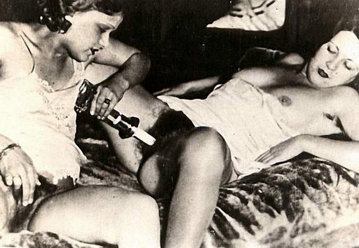 two vintage masturbating lesbians