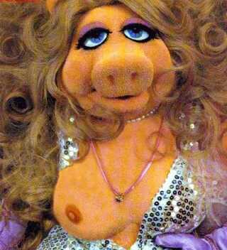 miss piggie's bare nipple