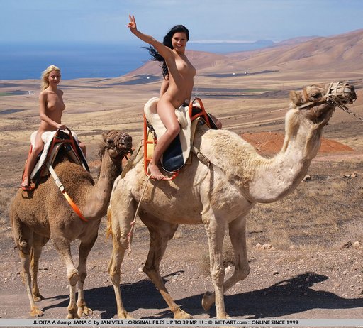 naked-camel-ride-02