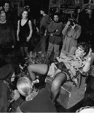 annie sprinkle shows her cervix as performance art