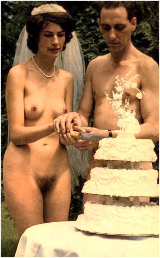 naked wedding cake cutting